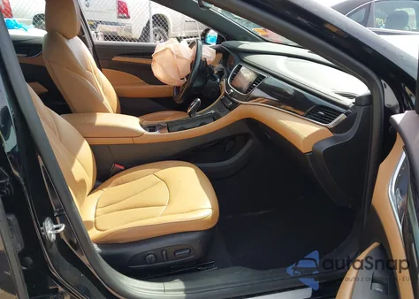 2017 Buick Lacrosse Essence z USA, uszkodzony, nr VIN 1G4ZP5SS4HU160767